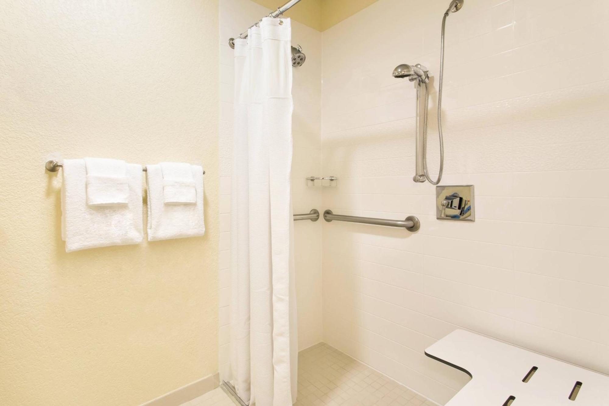 Fairfield Inn And Suites By Marriott Tampa Brandon Heartland Bagian luar foto