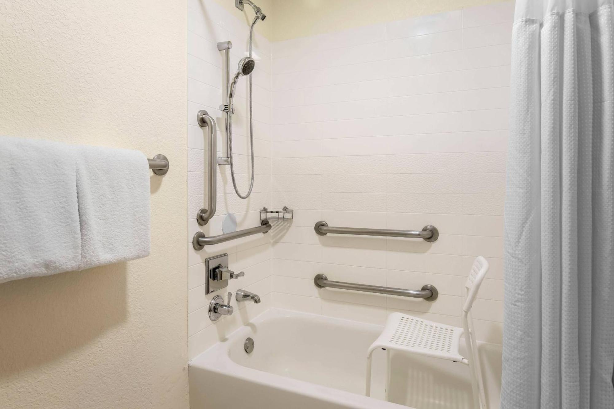 Fairfield Inn And Suites By Marriott Tampa Brandon Heartland Bagian luar foto