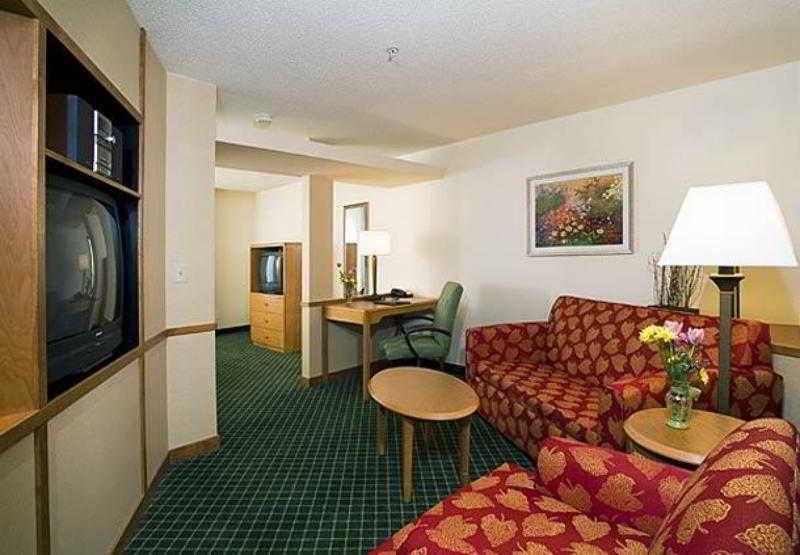 Fairfield Inn And Suites By Marriott Tampa Brandon Heartland Ruang foto